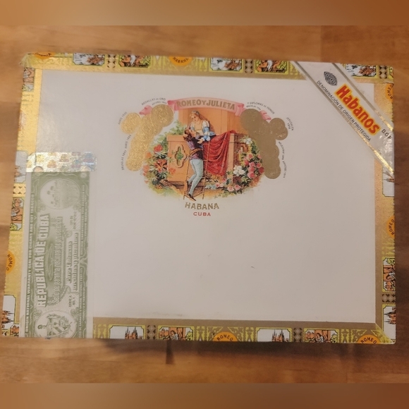Vintage/Collectible Romeoy Julieta cigar box - Picture 1 of 7